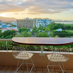 https://hilton-cairns.cairnshotels4all.com